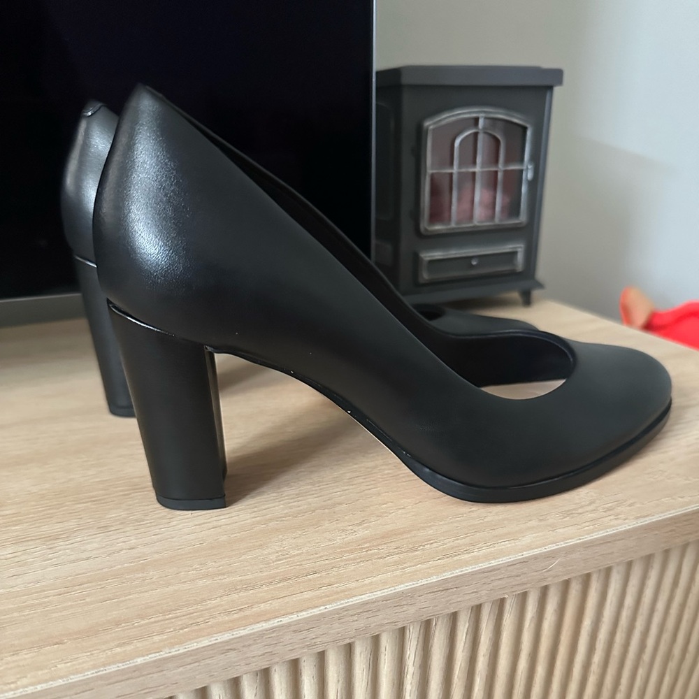 Brand New Clarks Kaylin Cara heels